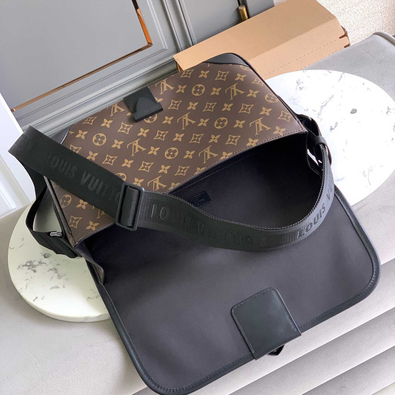 Louis Vuitton Archy Messenger MM(35x24x8CM)   M46328 - FashionPlug