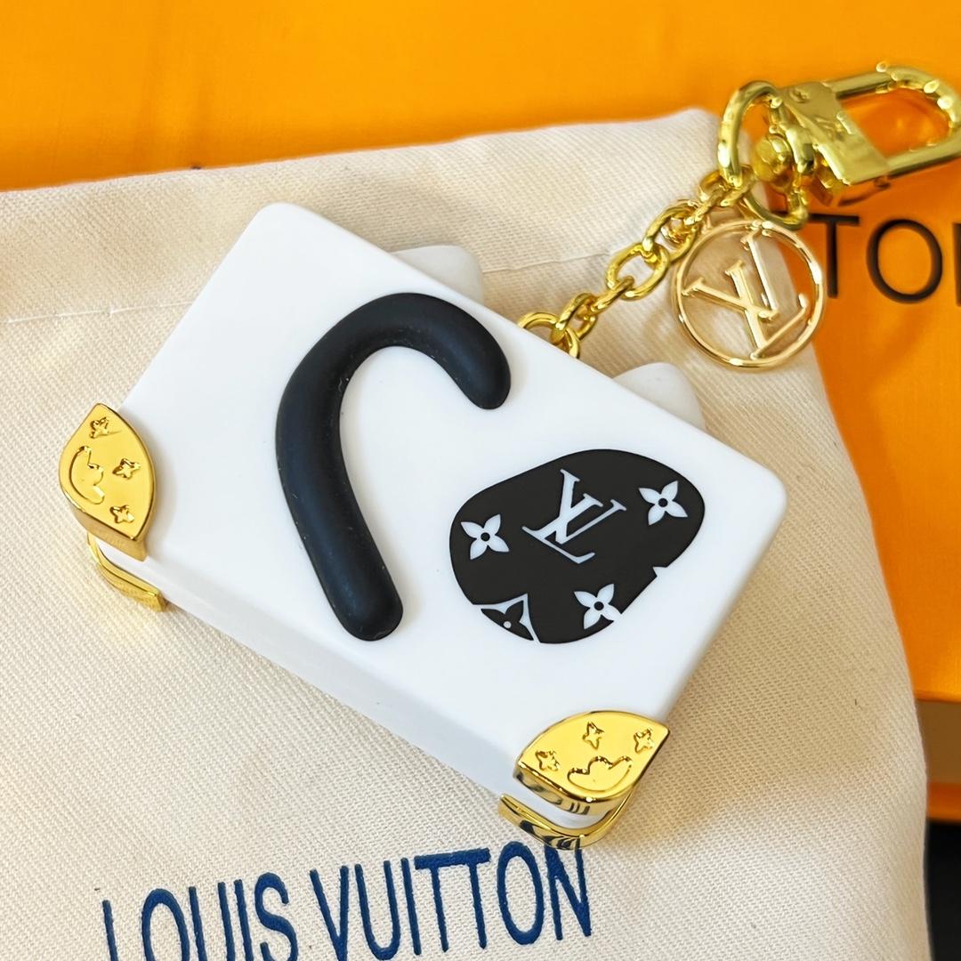 Louis Vuitton Catrunk Keyring   M00825 - FashionPlug