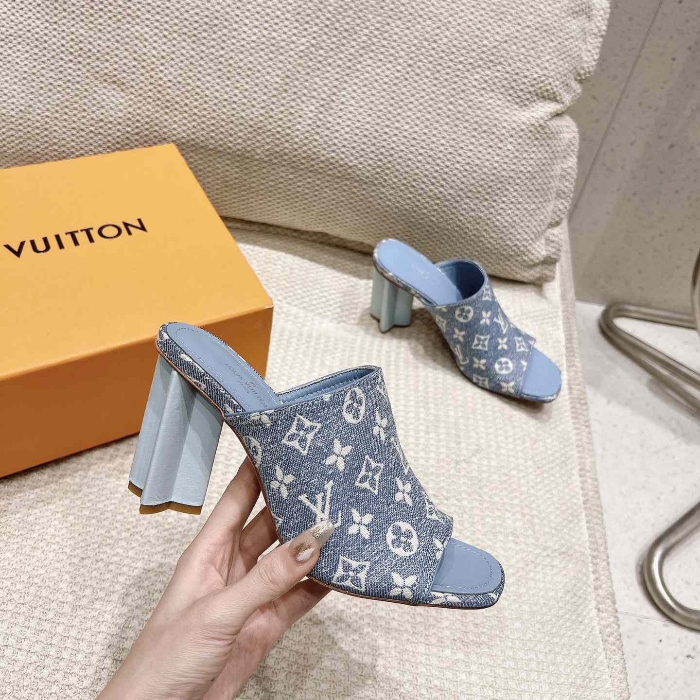 Louis Vuitton Silhouette Mule   1AAZUG - FashionPlug