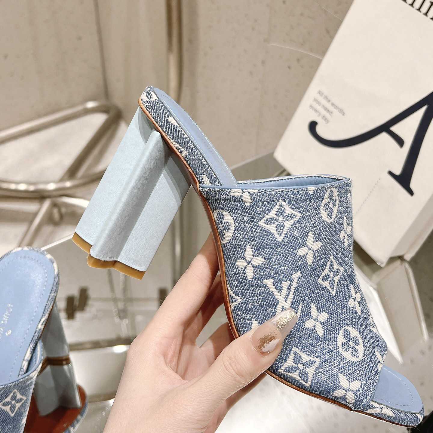 Louis Vuitton Silhouette Mule   1AAZUG - FashionPlug
