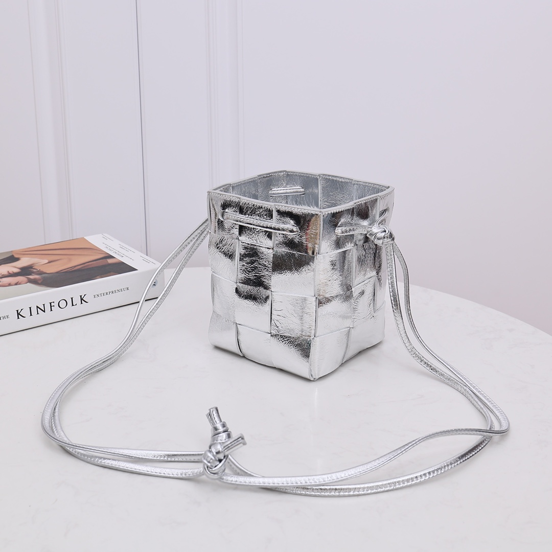 Bottega Veneta Small Cassette Cross-Body Bucket - FashionPlug