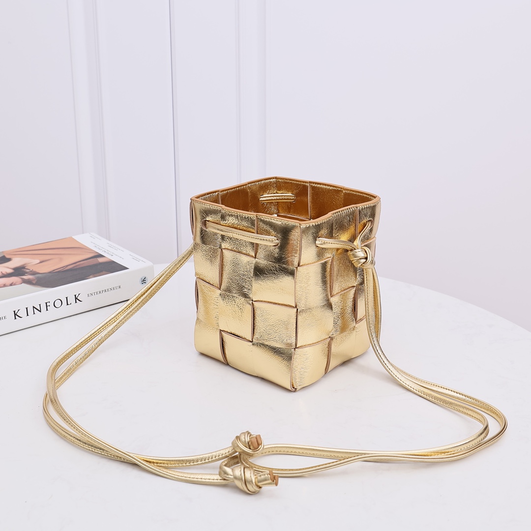 Bottega Veneta Small Cassette Cross-Body Bucket - FashionPlug