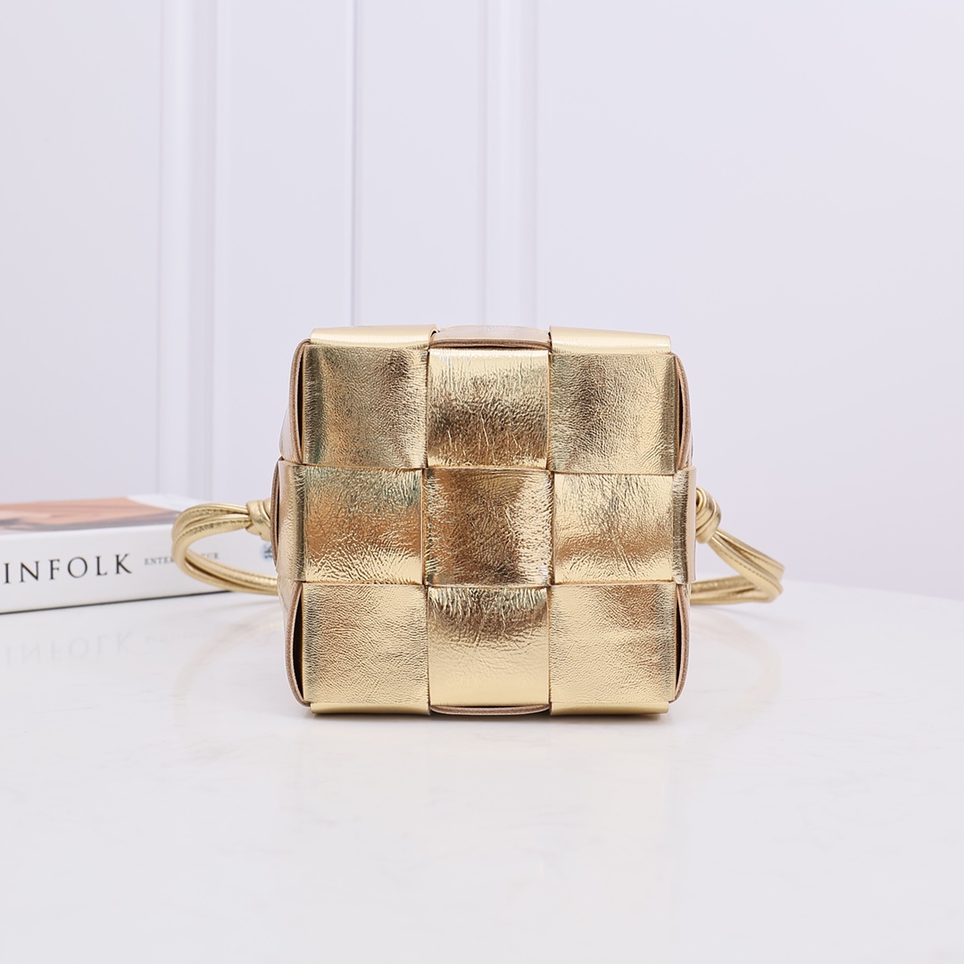 Bottega Veneta Small Cassette Cross-Body Bucket - FashionPlug