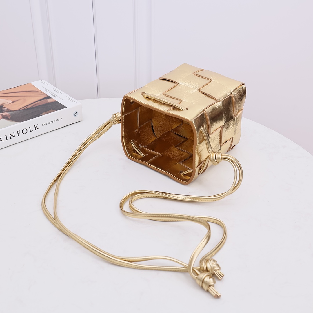 Bottega Veneta Small Cassette Cross-Body Bucket - FashionPlug