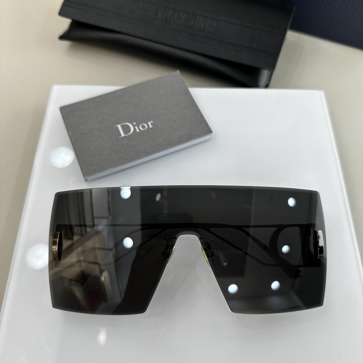 Dior 30Montaigne M1U Sunglasses - FashionPlug
