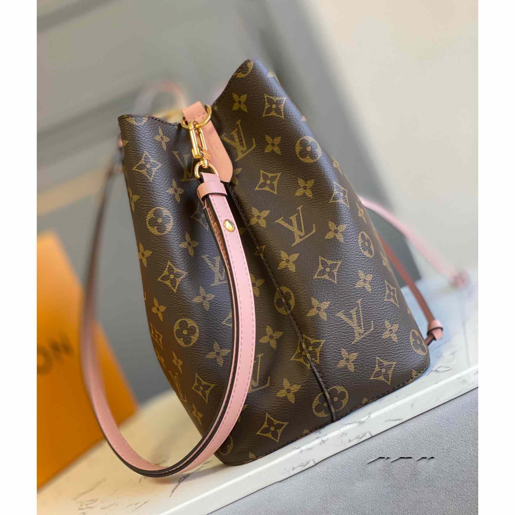 Louis Vuitton Néonoé (26 x 26 x 17.5cm) M44022 - FashionPlug