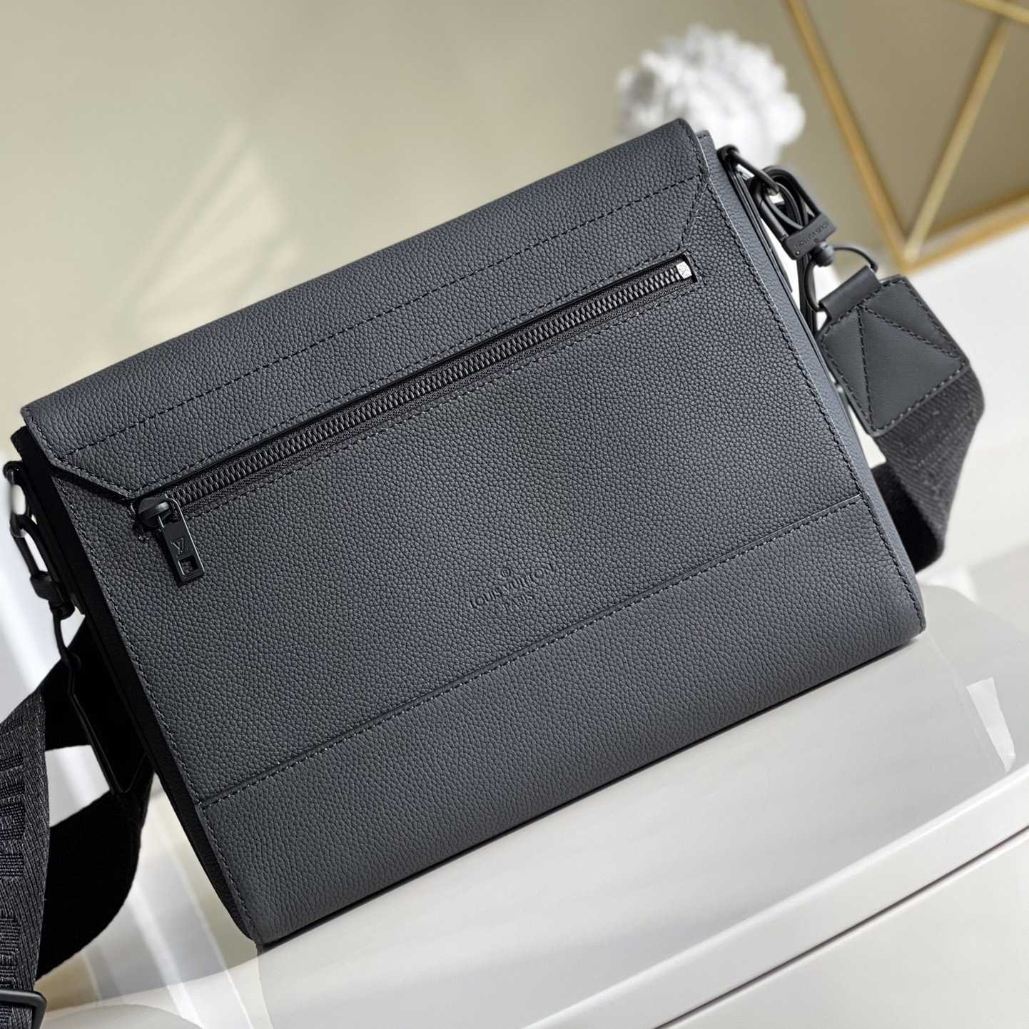 Louis Vuitton Takeoff Messenger(30.5x24x10cm)   M57080 - FashionPlug