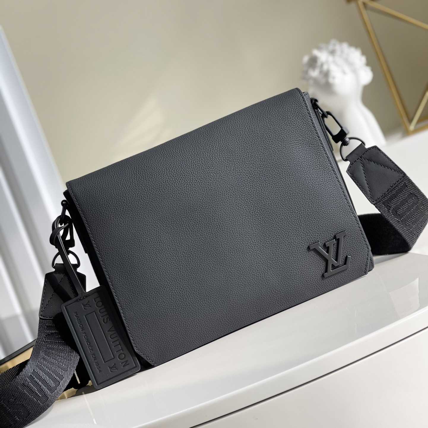 Louis Vuitton Takeoff Messenger(30.5x24x10cm)   M57080 - FashionPlug