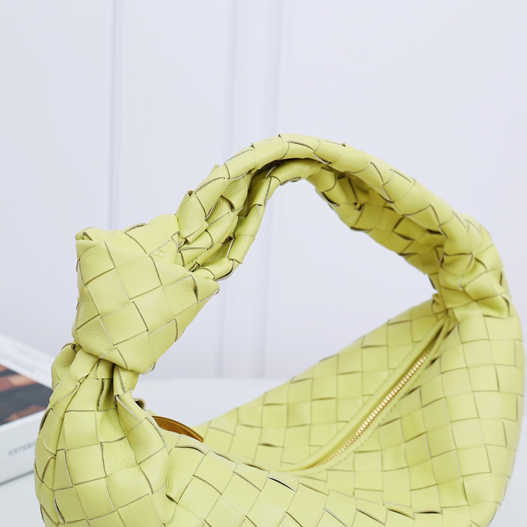 Bottega Veneta Teen Jodie - FashionPlug