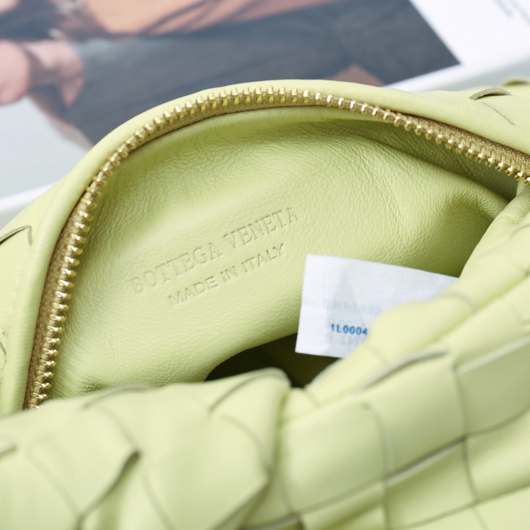 Bottega Veneta Teen Jodie - FashionPlug