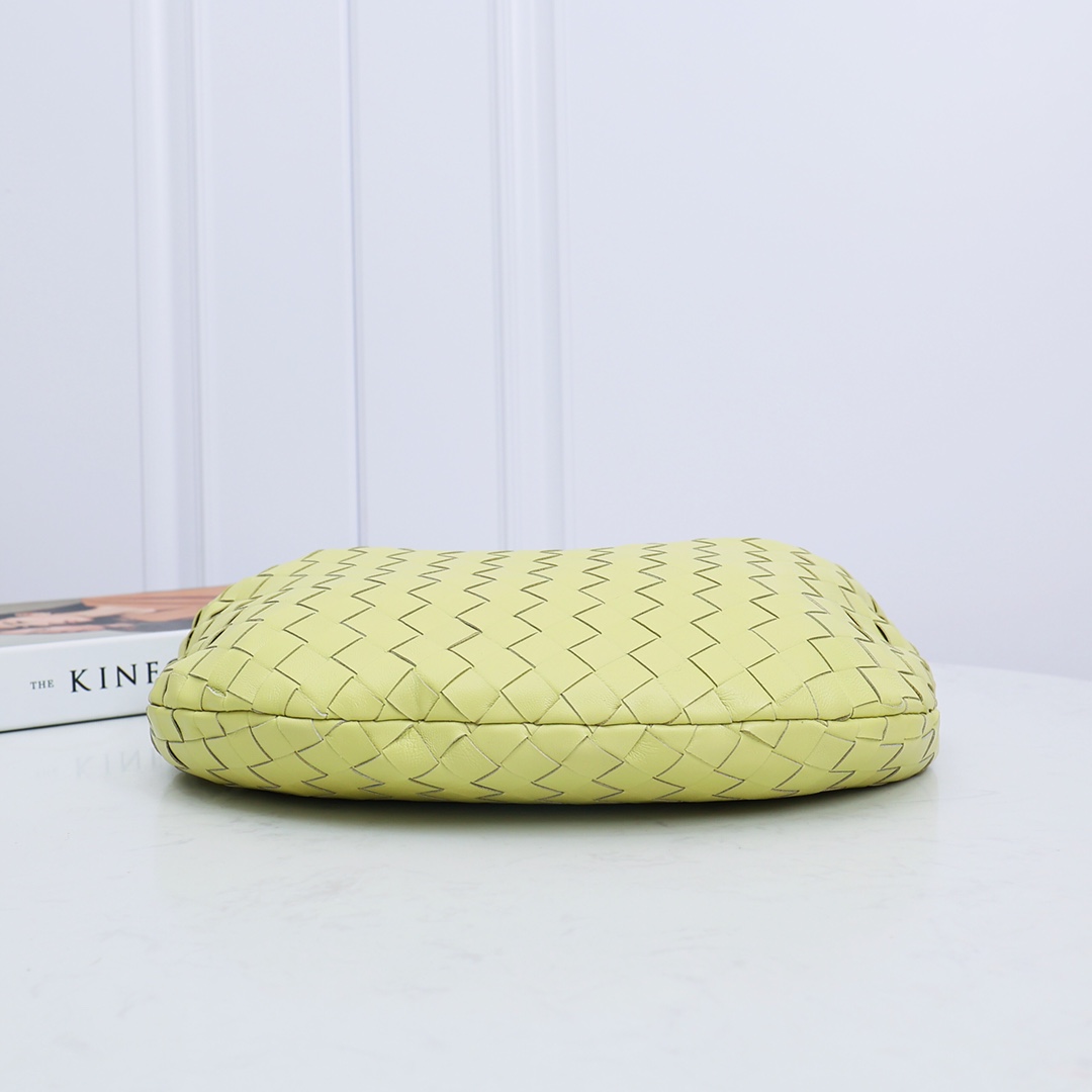 Bottega Veneta Teen Jodie - FashionPlug
