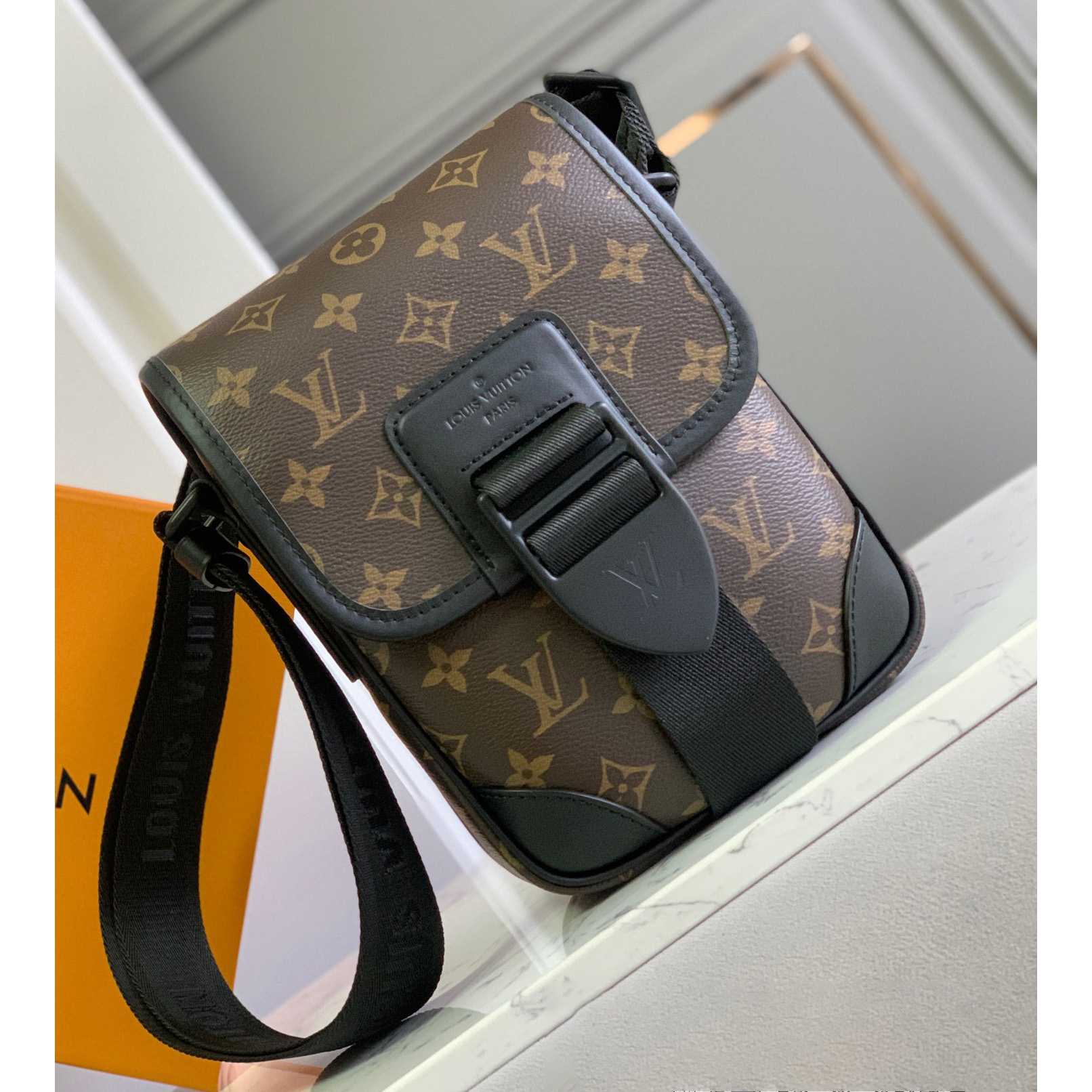Louis VuittonArchy Messenger PM(16x22x7CM)   M46442 - FashionPlug