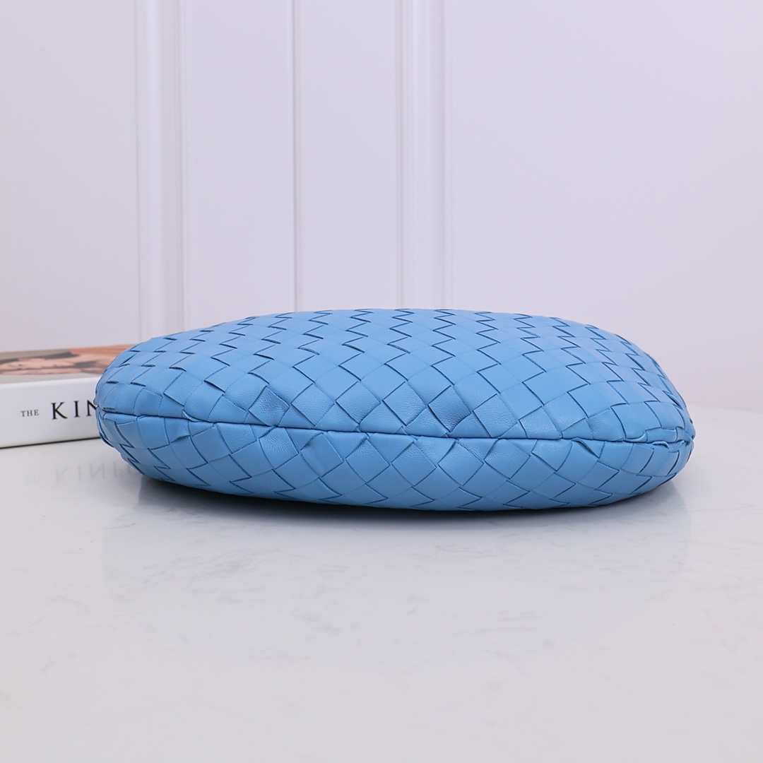 Bottega Veneta Teen Jodie - FashionPlug