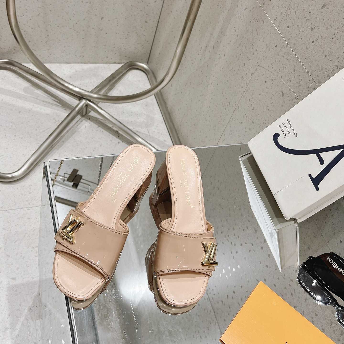 Louis Vuitton Shake Mule   1ABID2 - FashionPlug
