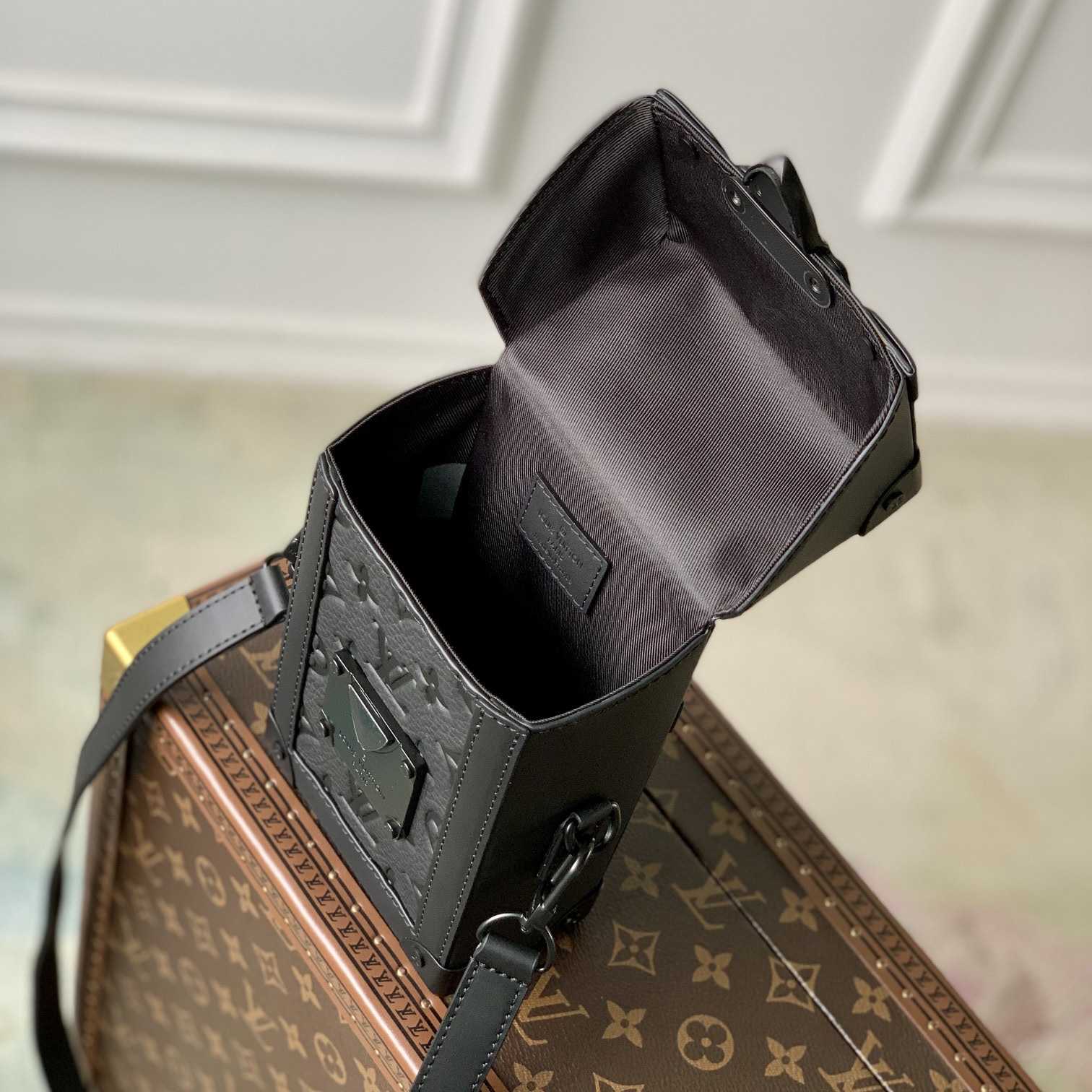 Louis VuittonVertical Trunk Wearable Wallet (10.7x17.5x6.8cm) M82070 - FashionPlug