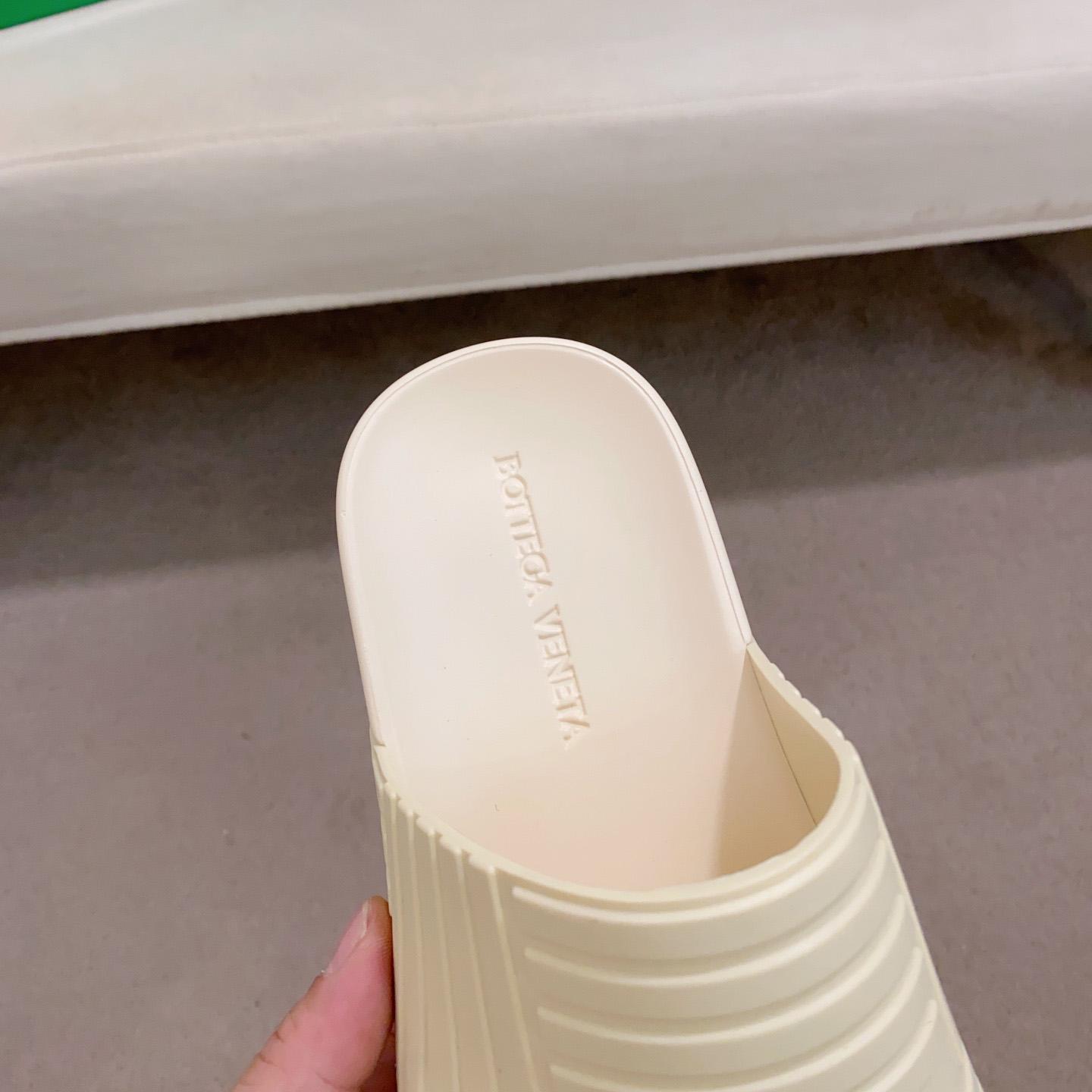 Bottega Veneta Rubber Clogs - FashionPlug