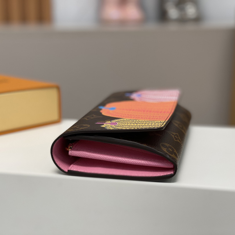 Louis Vuitton LV x YK Sarah Wallet (19 x 10.5 x 2 cm)    M82114 - FashionPlug