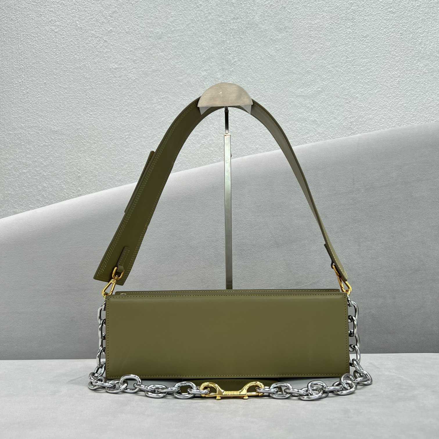 Jacquemus Le Ciuciu Leather Shoulder Bag (30x10.5x4.5cm) - FashionPlug