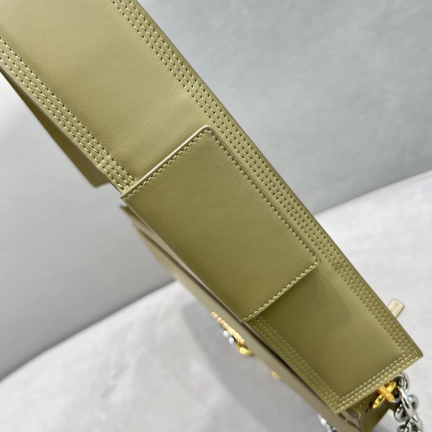 Jacquemus Le Ciuciu Leather Shoulder Bag (30x10.5x4.5cm) - FashionPlug