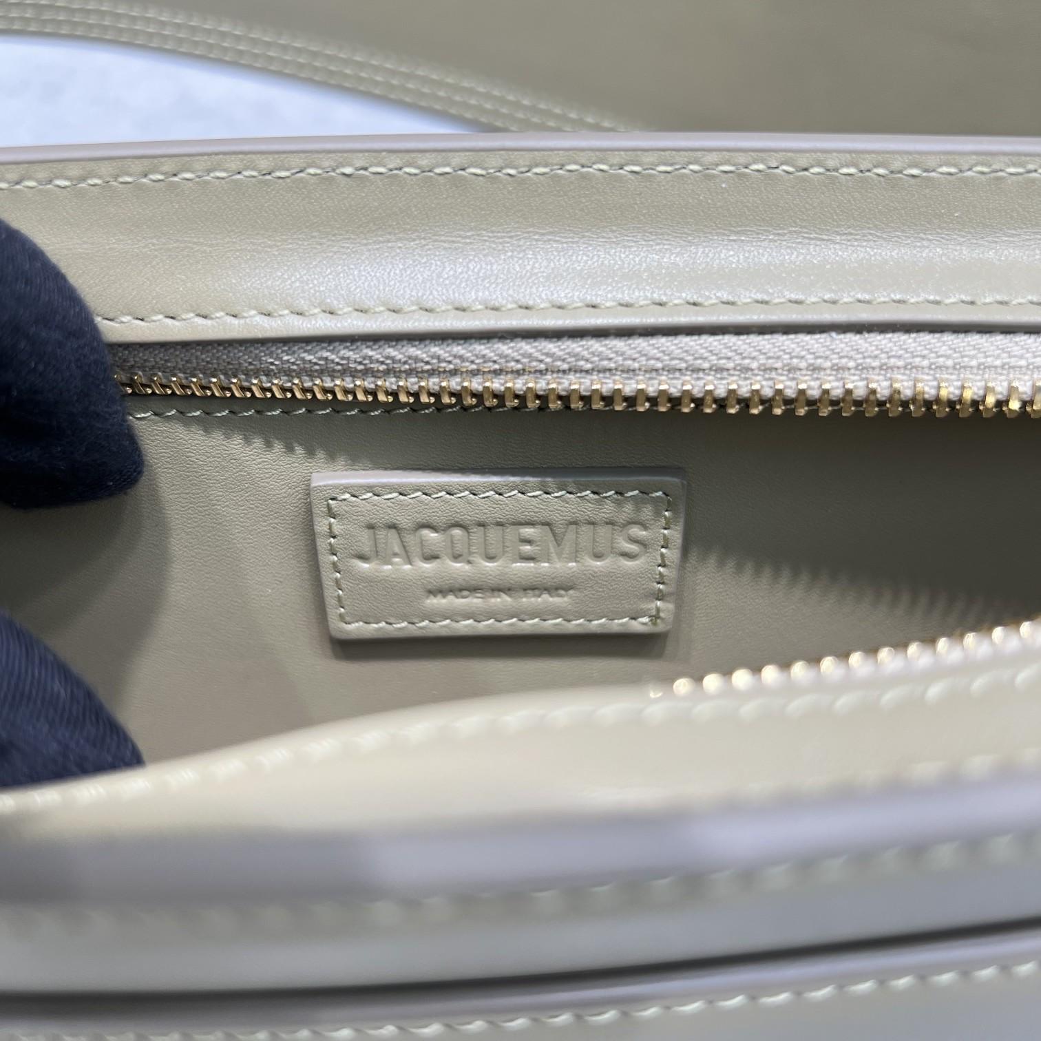 Jacquemus Le Ciuciu Leather Shoulder Bag (30x10.5x4.5cm) - FashionPlug