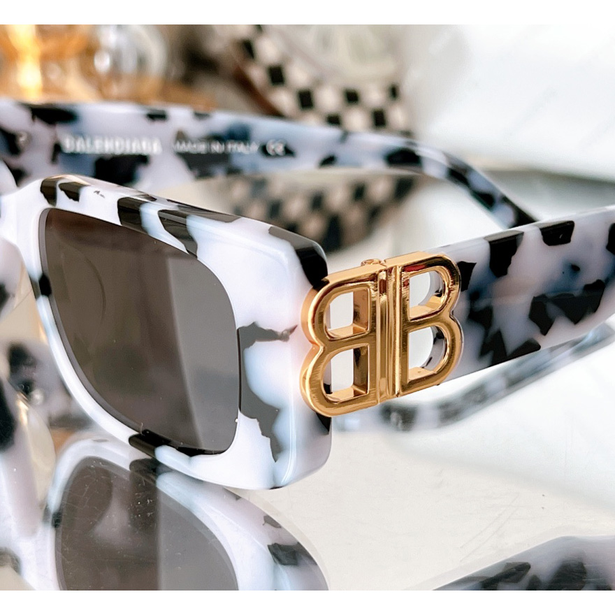 Balenciaga Dynasty Rectangle Sunglasses In White    bb0096 - FashionPlug