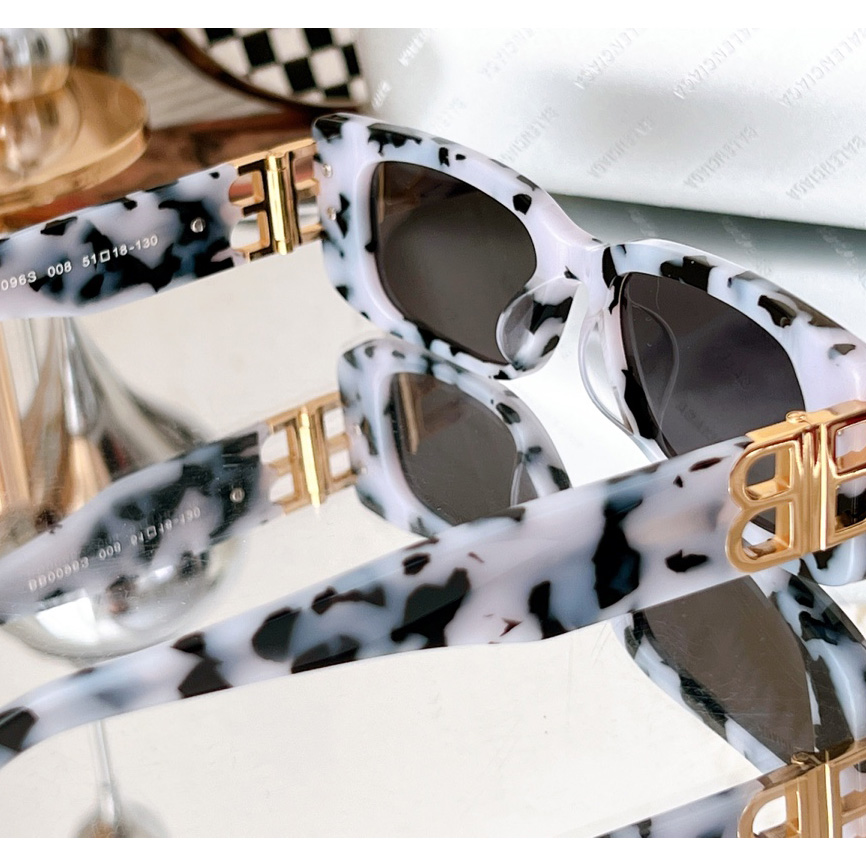 Balenciaga Dynasty Rectangle Sunglasses In White    bb0096 - FashionPlug