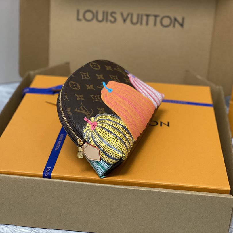 Louis Vuitton LV x YK Cosmetic Pouch (24×17×6 cm)        M46472 - FashionPlug