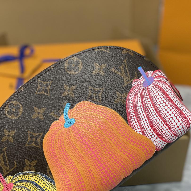 Louis Vuitton LV x YK Cosmetic Pouch (24×17×6 cm)        M46472 - FashionPlug