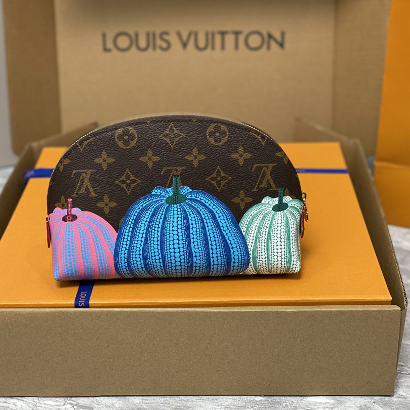 Louis Vuitton LV x YK Cosmetic Pouch (24×17×6 cm)        M46472 - FashionPlug