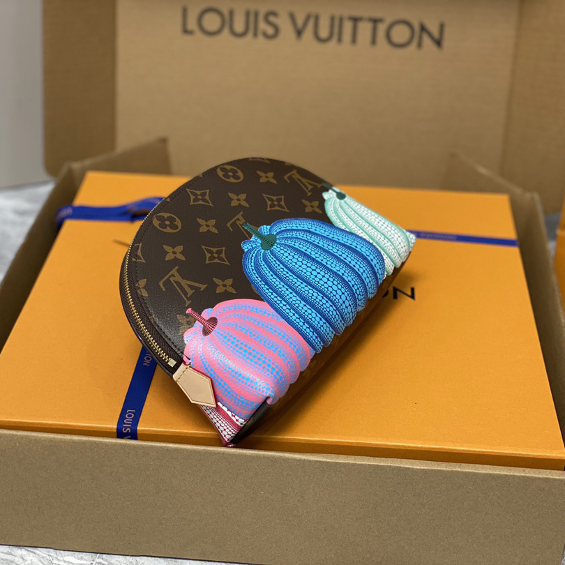 Louis Vuitton LV x YK Cosmetic Pouch (24×17×6 cm)        M46472 - FashionPlug
