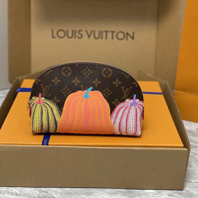 Louis Vuitton LV x YK Cosmetic Pouch (24×17×6 cm)        M46472 - FashionPlug