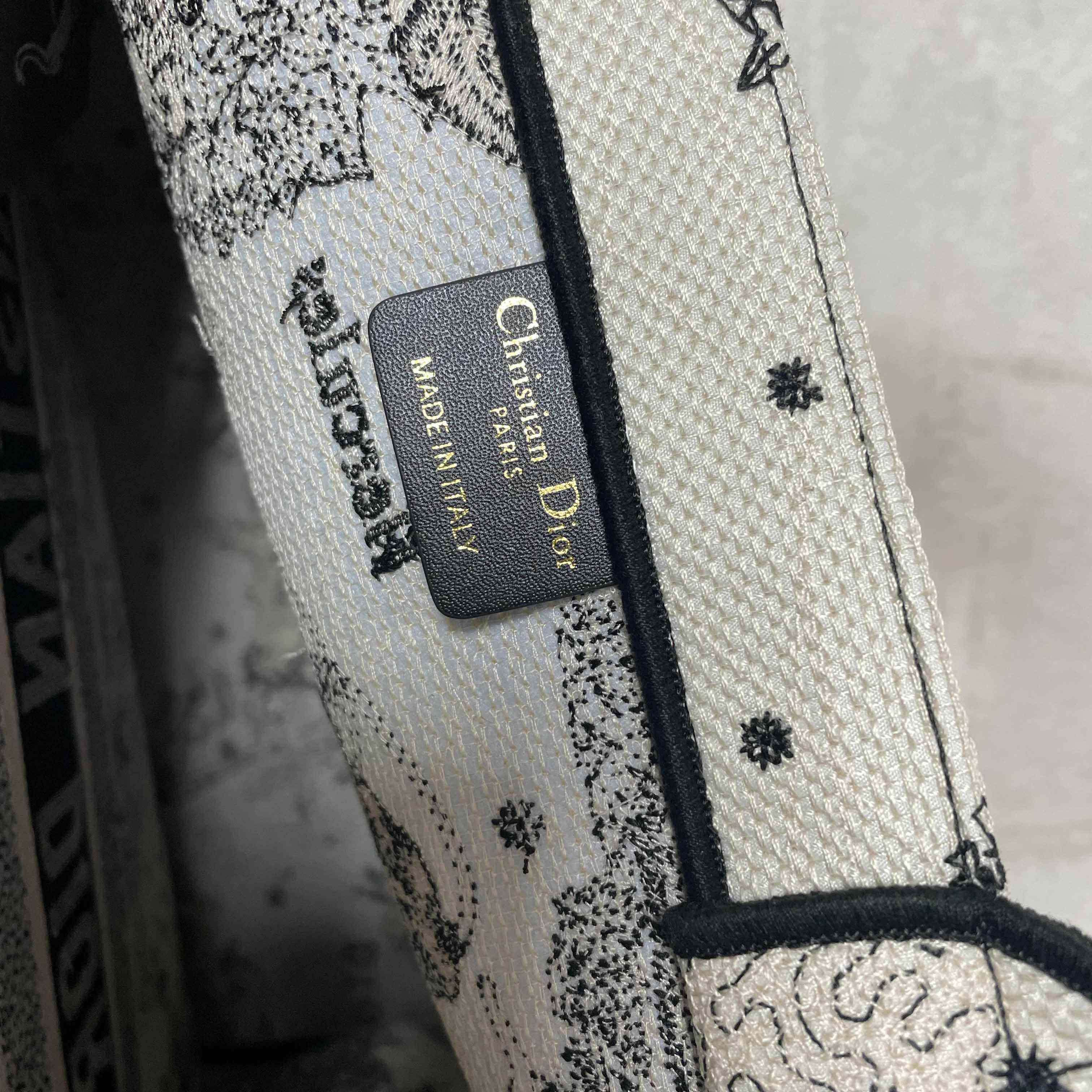 Dior Oblique Embroidered Book Tote(41.5-25-18cm) (50% Off Sale) pb139 - FashionPlug