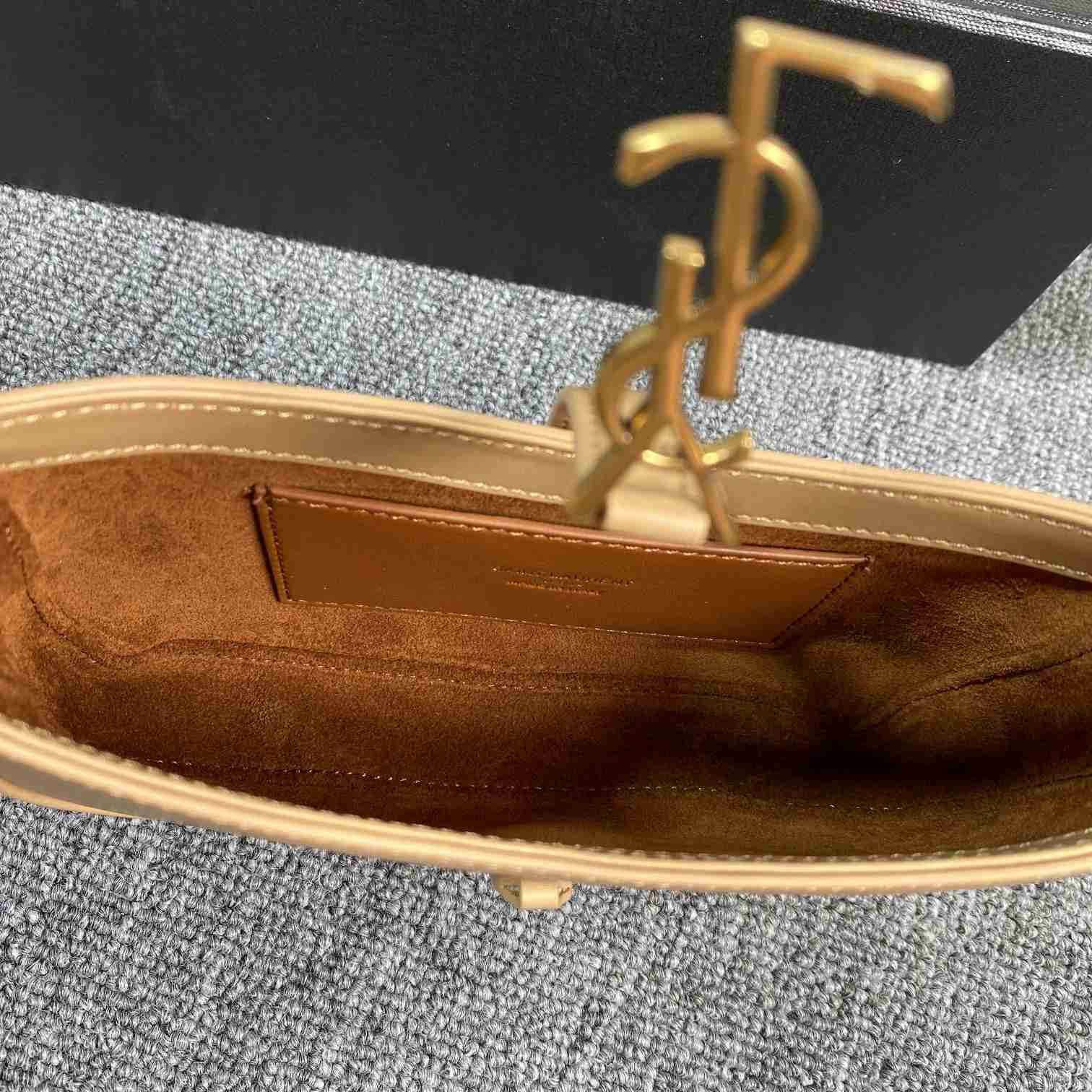 Saint Laurent Le 5 À 7 In Smooth Leather - FashionPlug