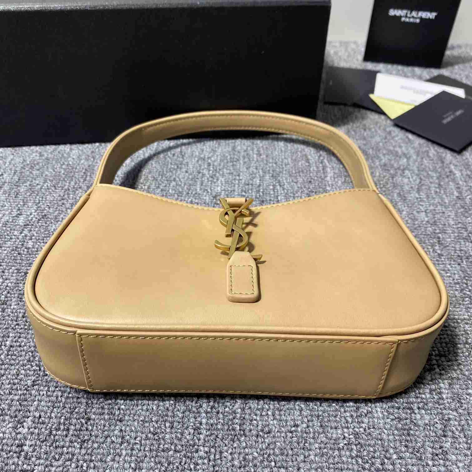 Saint Laurent Le 5 À 7 In Smooth Leather - FashionPlug