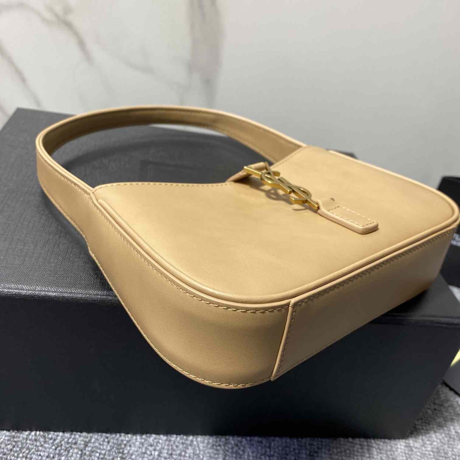 Saint Laurent Le 5 À 7 In Smooth Leather - FashionPlug
