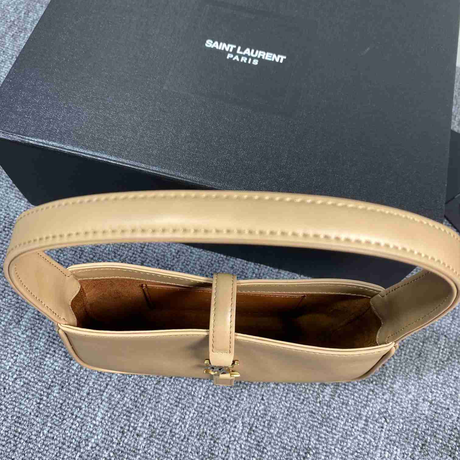 Saint Laurent Le 5 À 7 In Smooth Leather - FashionPlug
