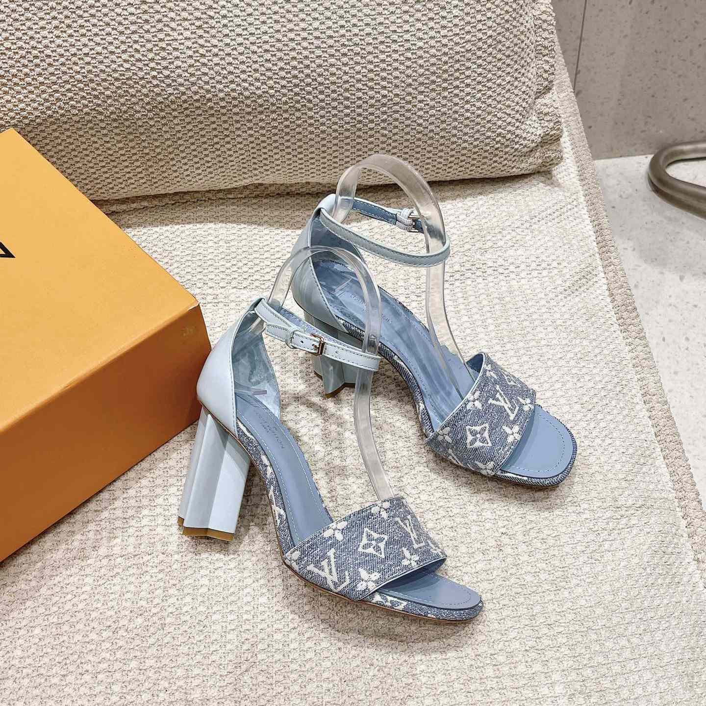 Louis Vuitton Silhouette Sandal   1AAZT8 - FashionPlug