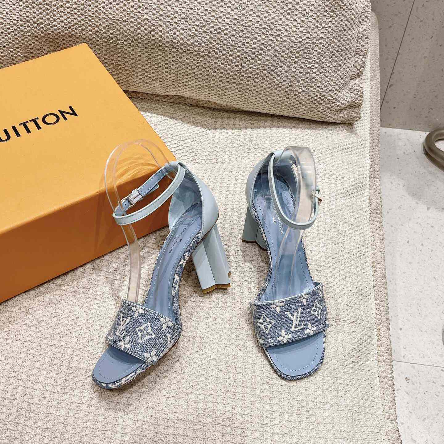 Louis Vuitton Silhouette Sandal   1AAZT8 - FashionPlug
