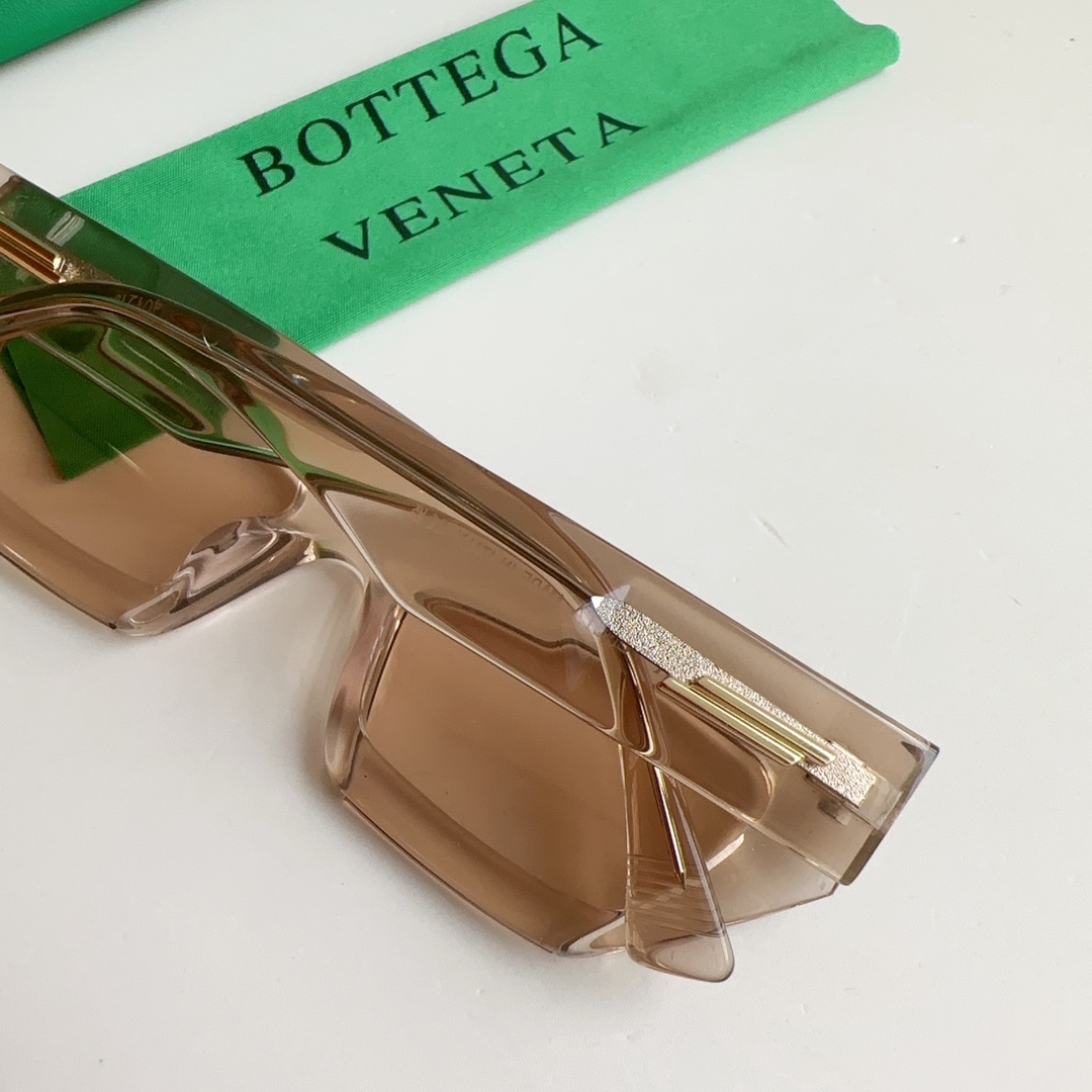 Bottega Veneta Cat-eye frame Sunglasses - FashionPlug