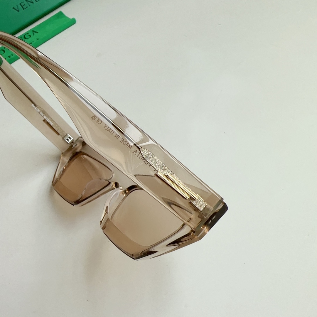 Bottega Veneta Cat-eye frame Sunglasses - FashionPlug