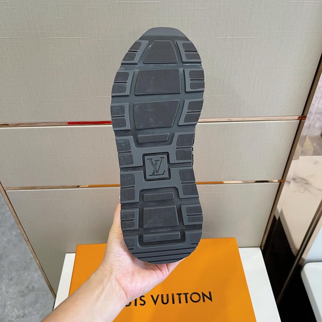Louis Vuitton Run Away Sneaker   (upon uk size)  1ABFBZ - FashionPlug