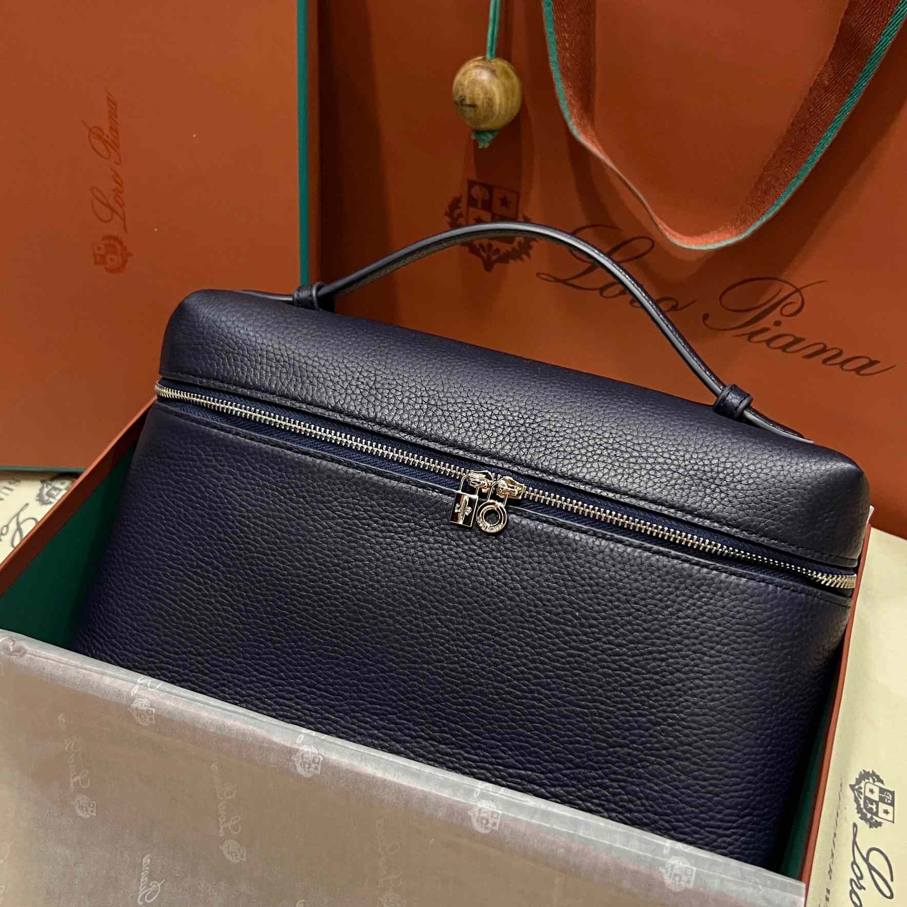 Loro Piana Extra Pocket Pouch L27 - FashionPlug