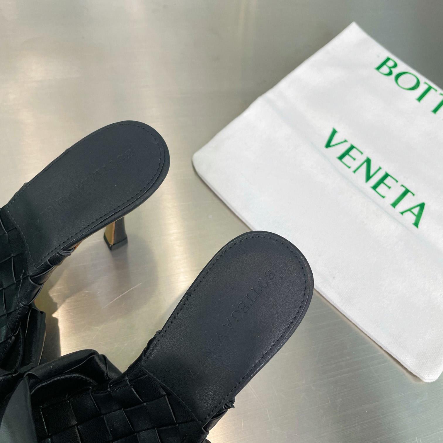 Bottega Veneta Lido Mule - FashionPlug