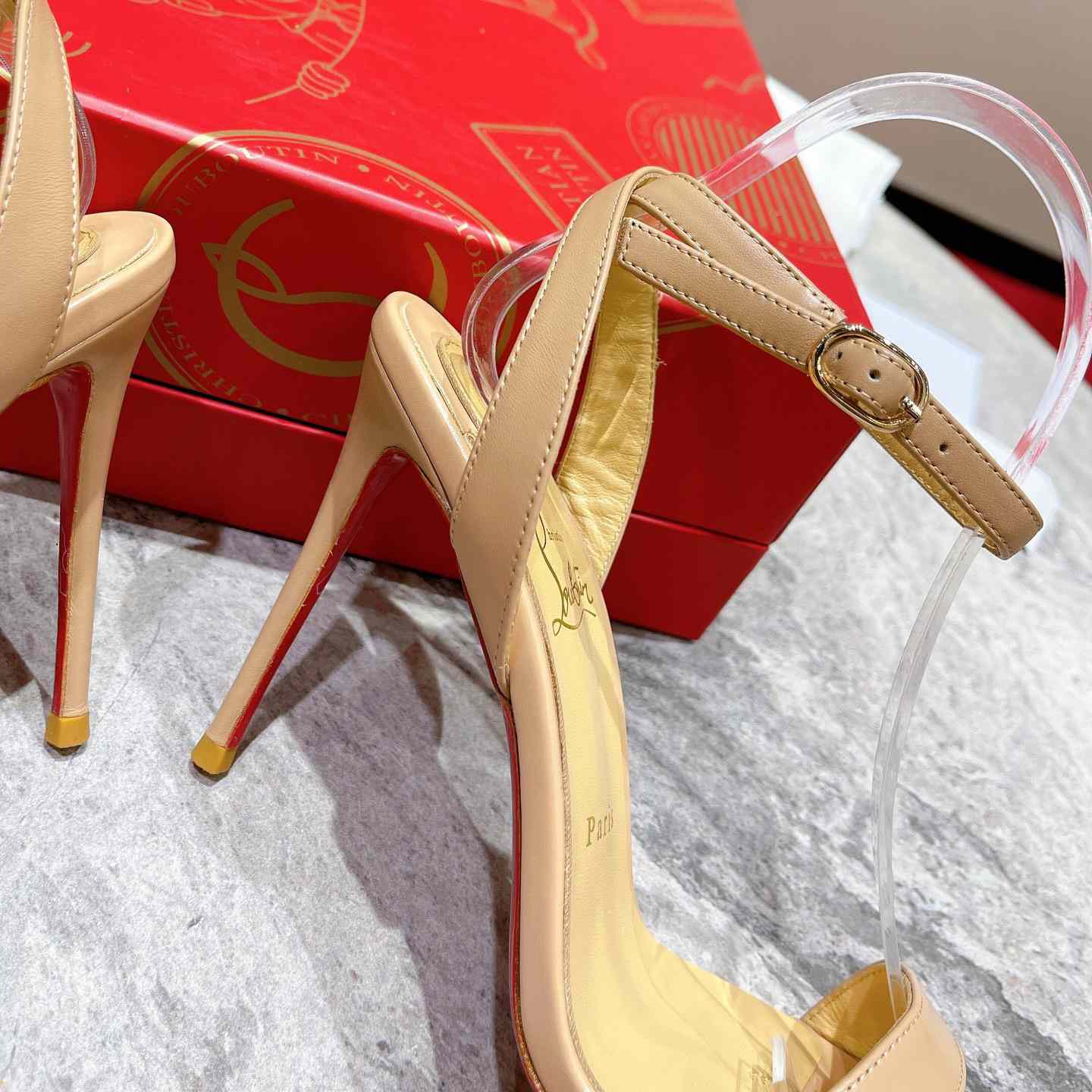 Christian Louboutin Loubi Queen Sandals - Nappa leather - Nude - FashionPlug