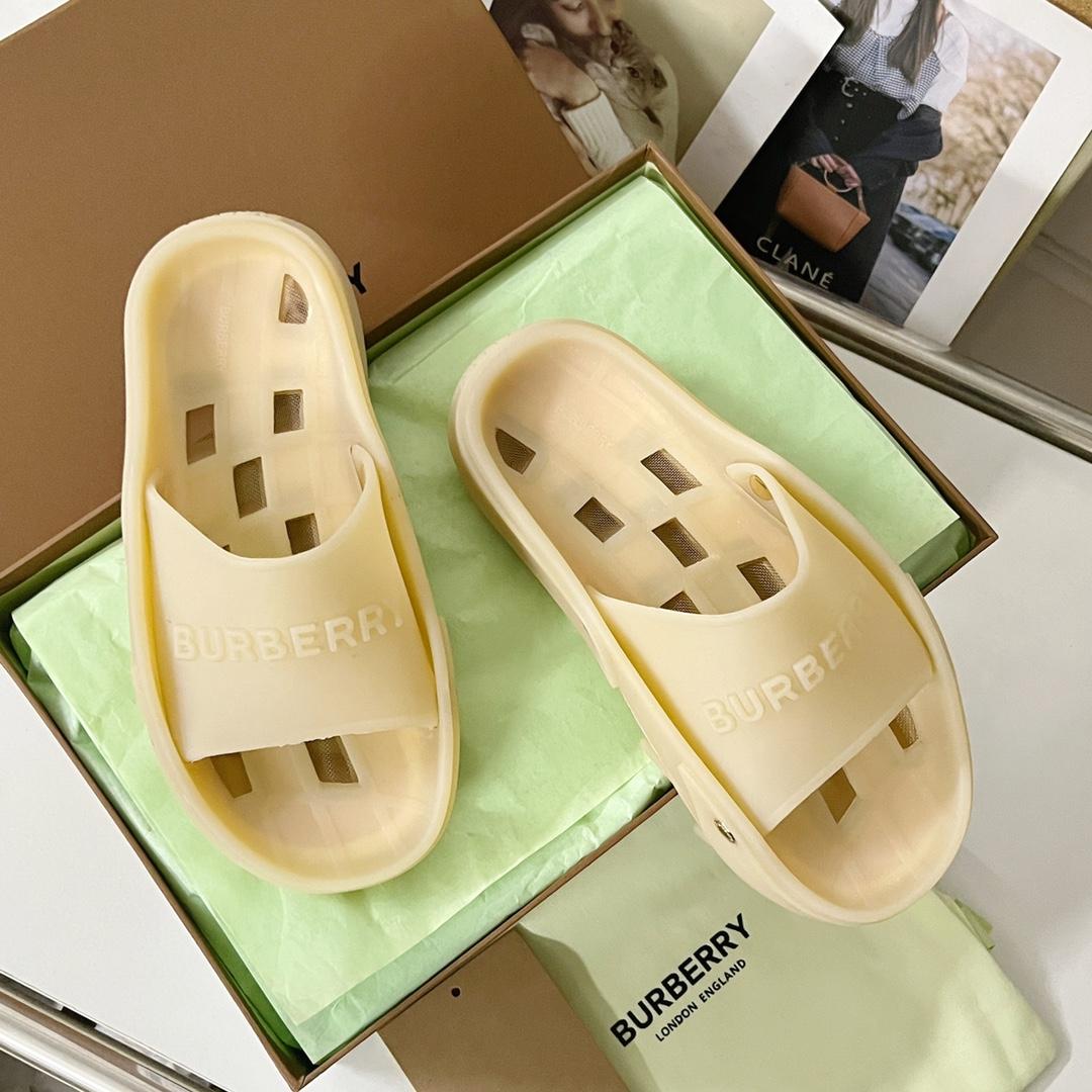 Burberry Bucklow logo slides - FashionPlug