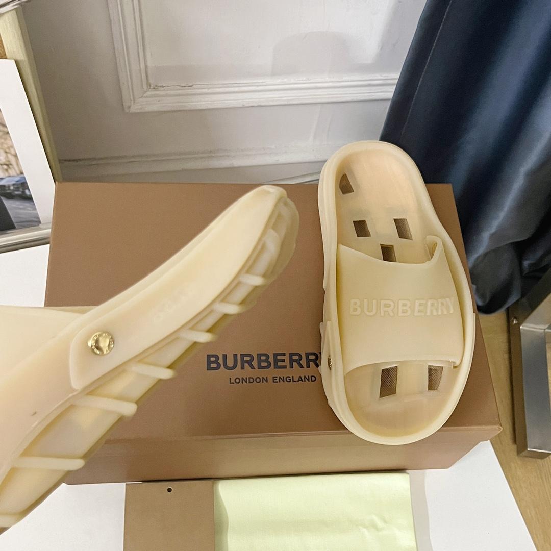 Burberry Bucklow logo slides - FashionPlug
