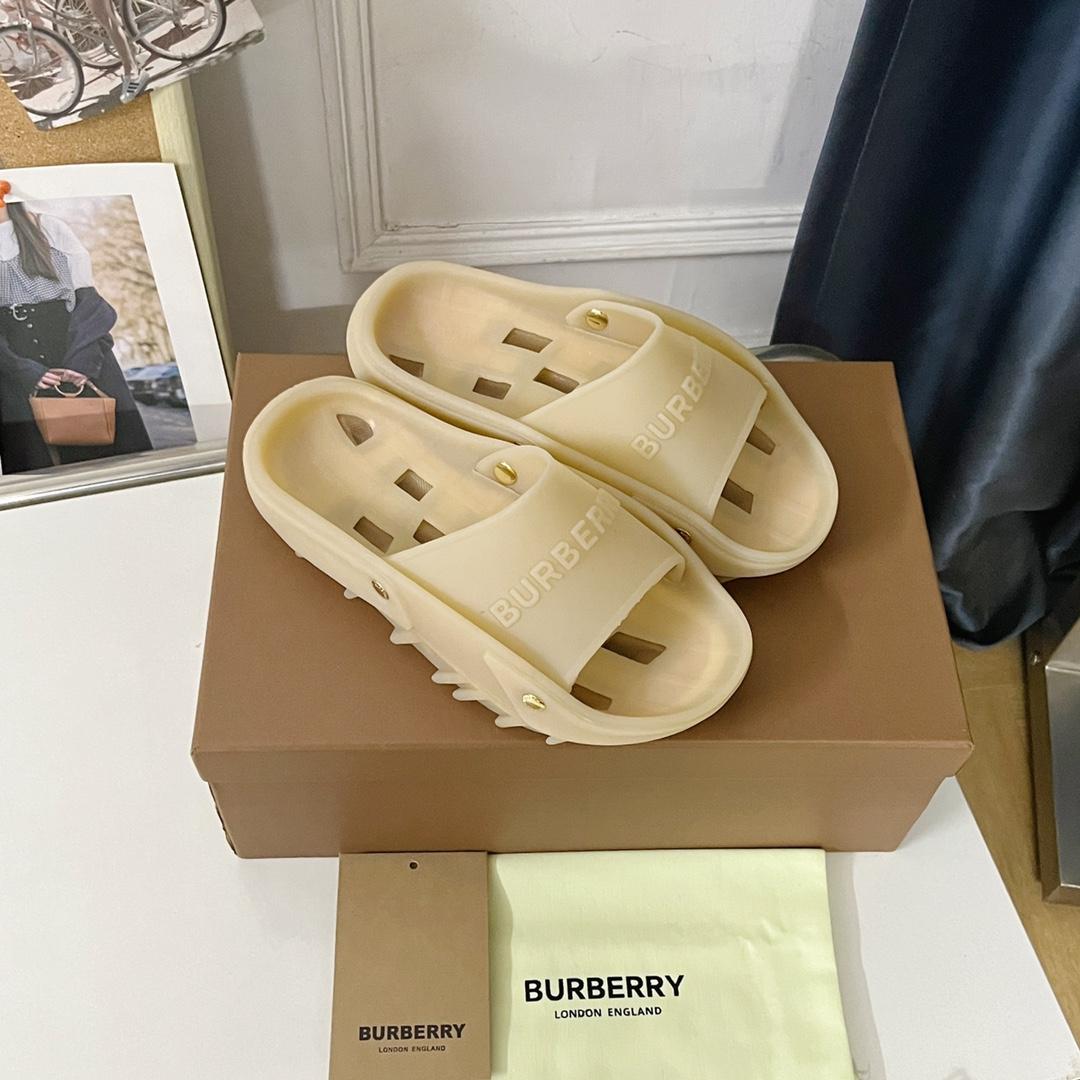 Burberry Bucklow logo slides - FashionPlug