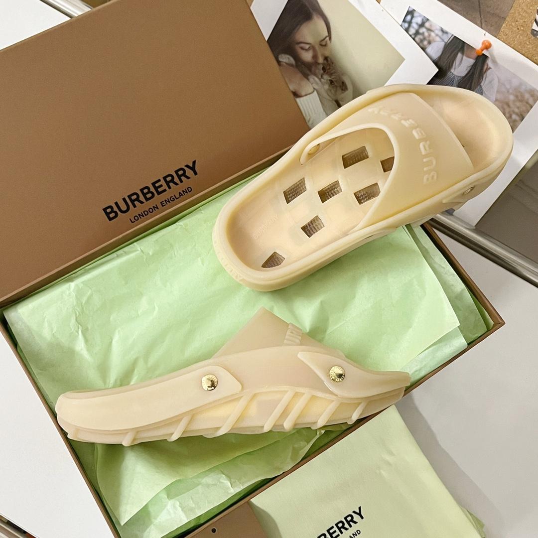 Burberry Bucklow logo slides - FashionPlug