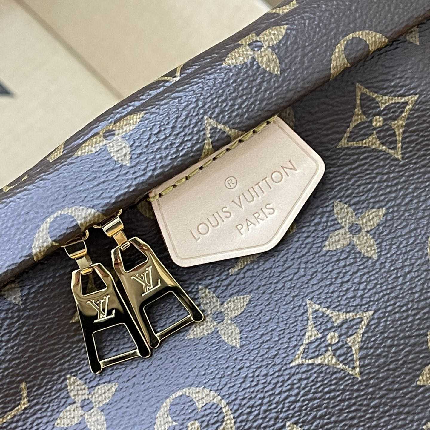 Louis Vuitton Bumbag(37-14-13cm)      M43644 - FashionPlug