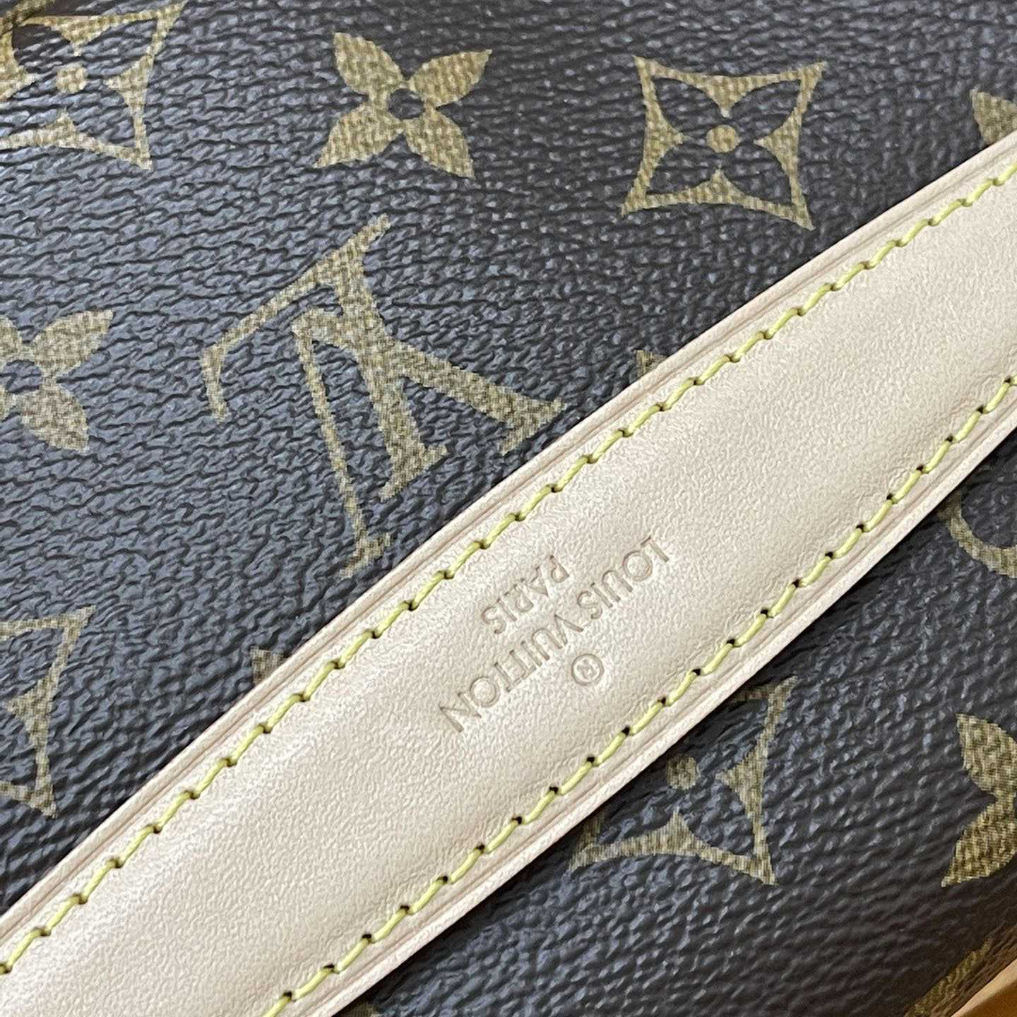 Louis Vuitton Bumbag(37-14-13cm)      M43644 - FashionPlug